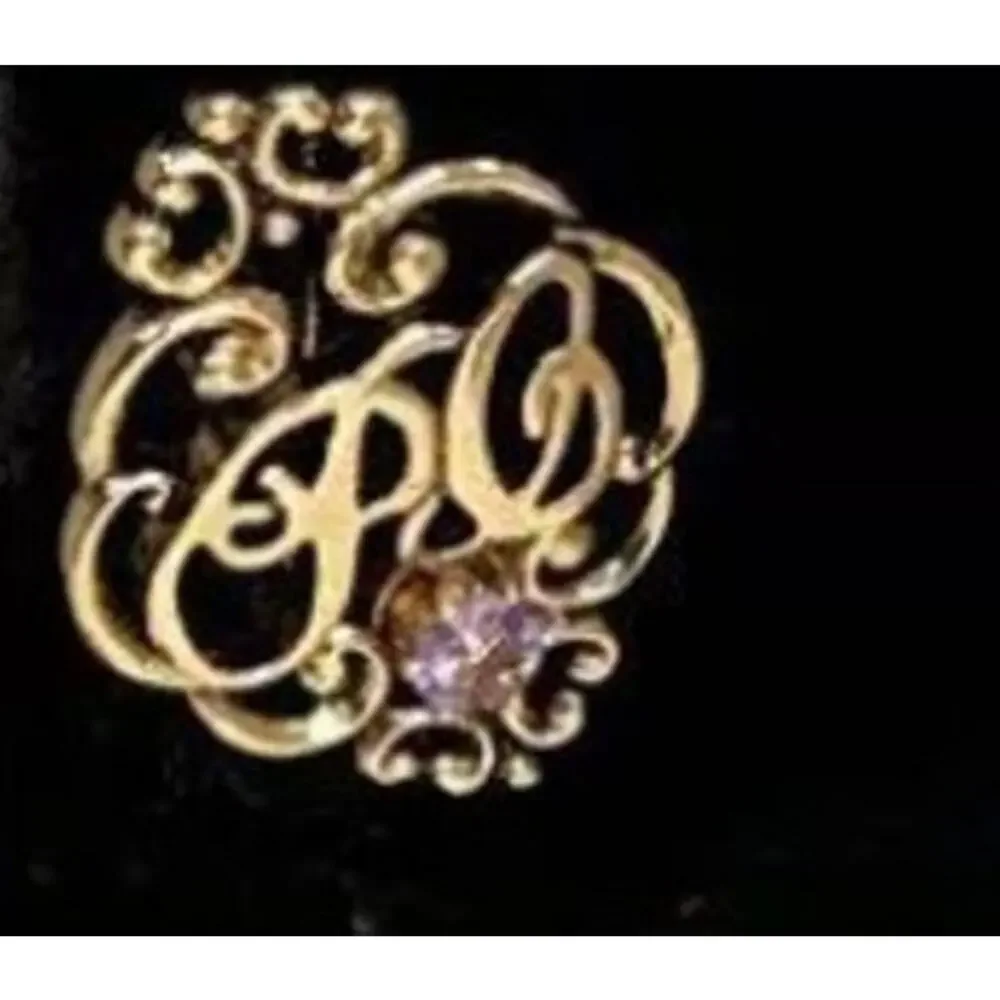 Avon vintage president's club female pin Initial PC lavender
